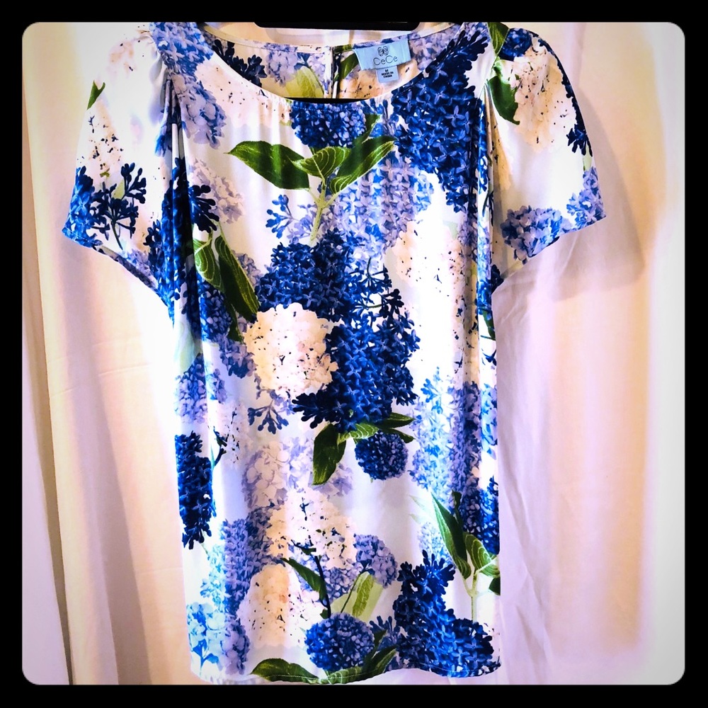 Cece hydrangea blouse size M